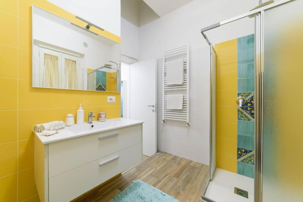 Apartamento Stazione Treni - Wi-Fi & Netflix Cozy Space Salerno Exterior foto