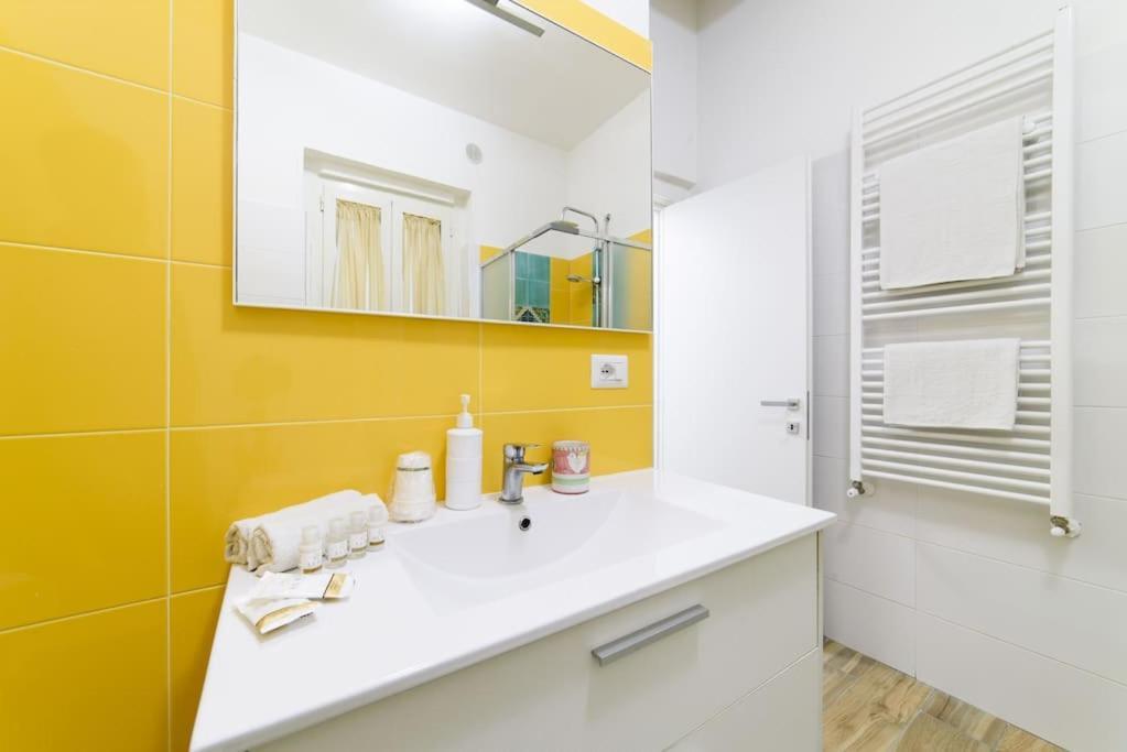 Apartamento Stazione Treni - Wi-Fi & Netflix Cozy Space Salerno Exterior foto