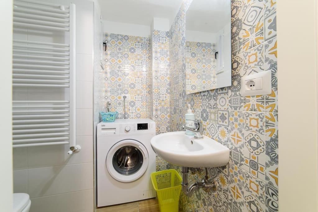 Apartamento Stazione Treni - Wi-Fi & Netflix Cozy Space Salerno Exterior foto